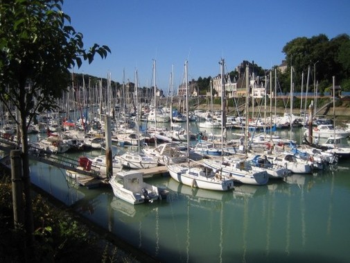 Marina - Bildquelle: http://appl-manche-nord-english.jimdo.com/the-various-marinas-affiliated-to-the-association/saint-valery-en-caux-marina/ - Marina Saint Valery-En-Caux