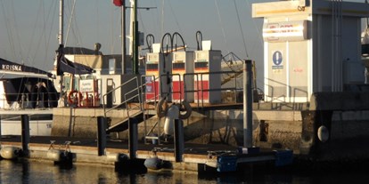 Yachthafen - am Meer - Friaul-Julisch Venetien - petrol station - Tankstelle - Darsena San Marco