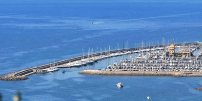 Yachthafen - am Meer - Italien - Bildquelle: http://www.aregaimarina.it/ - Marina Degli Aregai