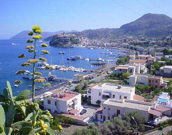 Marina - Homepage www.yachtharbourlipari.it - Yacht Harbour Lipari di Li Donni