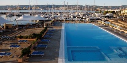 Yachthafen - Frischwasseranschluss - Italien - Schwimmbad 1 - Porto San Rocco Marina Resort S.r.l.