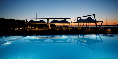 Yachthafen - Stromanschluss - Schwimmbad 2 - Porto San Rocco Marina Resort S.r.l.