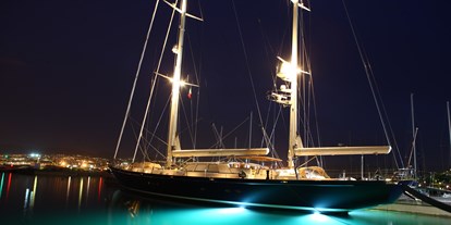 Yachthafen - Toiletten - Liegeplätze für Maxi Yachts bis 60 m L.ü.a. - Porto San Rocco Marina Resort S.r.l.