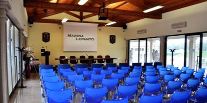 Yachthafen - Wäschetrockner - Udine - Tagungsraum - Marina Lepanto