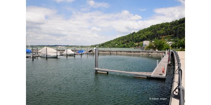 Yachthafen - am See - Österreich - Der Gäste-Steg besteht aus Mooringleinen - Marina Hafen