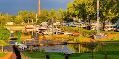Yachthafen - Trockenliegeplätze - Brandenburg an der Havel - Hafenbecken mit Naturteich - Stadtmarina Brandenburg
