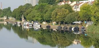 Marina: Bootsfahrschule & Segelschule & Yachtcharter Dietz, Niederwerrner Str. 57, 97421 Schweinfurt ***
www.wassersport.dietz,com *** Tel. 0171 5224491 + 0171 5224492 ***

Sportbootführerscheine See und Binnen *** Sprechfunkzeugnisse LRC,SRC, UBI *** Sportküstenschifferschein SKS *** Sportseeschifferschein SSS *** Sporthochseeschifferschein SHS *** Fachkunde Seenotsignalmittel *** Segeltörns ***

Bootsfahrschule & Segelschule & Yachtcharter Dietz, Gutermann-Promenade, 97421 Schweinfurt ***
Main *** Liegeplätze im Oberwasser, rechtes Ufer *** Boote bis 25 m *** Tagesliegeplätze *** Dauerliegeplätze von April bis Oktober für Sportboote, Yachten und Hausboote ***
 - Liegeplätze Schweinfurt Gutermann-Promenade