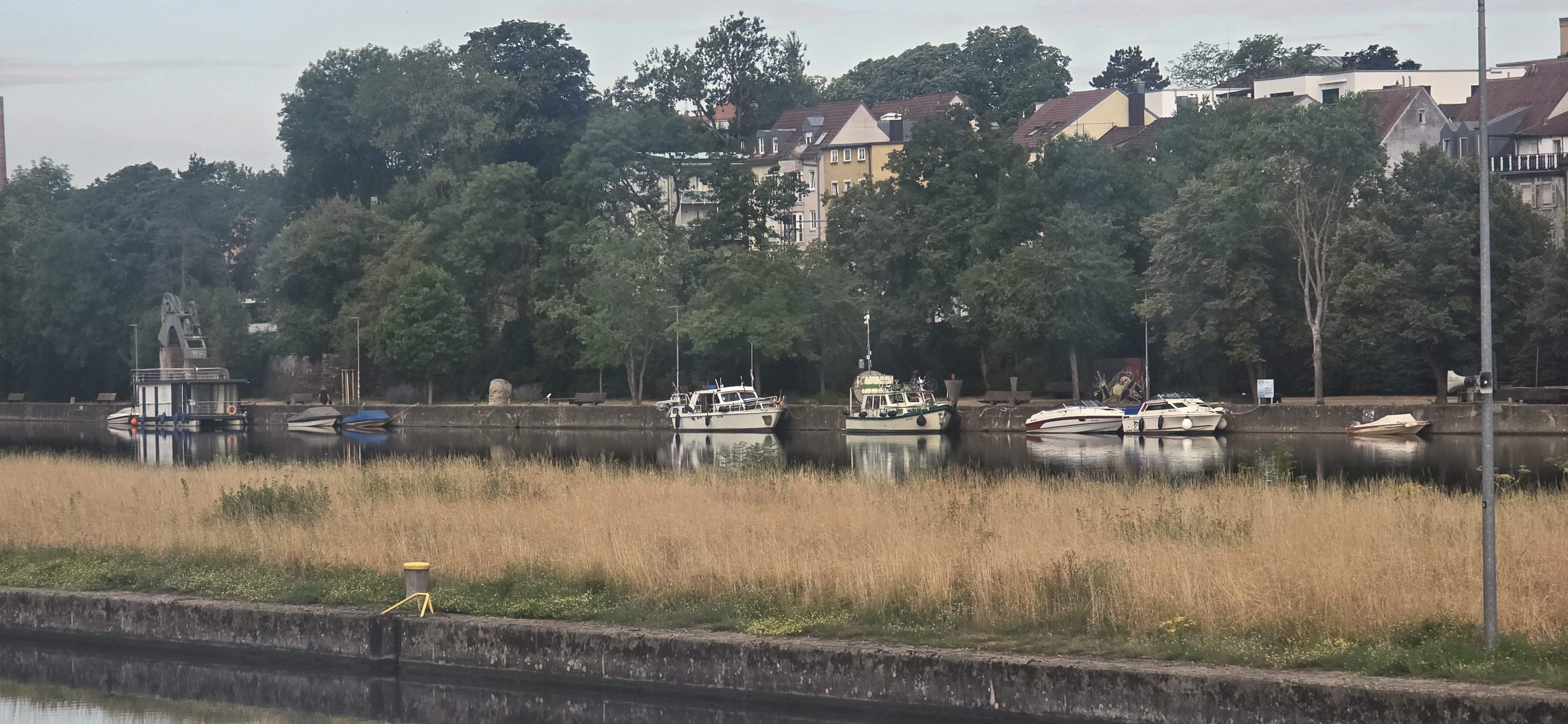 Marina: Bootsfahrschule & Segelschule & Yachtcharter Dietz, Niederwerrner Str. 57, 97421 Schweinfurt ***
www.wassersport.dietz,com *** Tel. 0171 5224491 + 0171 5224492 ***

Sportbootführerscheine See und Binnen *** Sprechfunkzeugnisse LRC,SRC, UBI *** Sportküstenschifferschein SKS *** Sportseeschifferschein SSS *** Sporthochseeschifferschein SHS *** Fachkunde Seenotsignalmittel *** Segeltörns ***

Bootsfahrschule & Segelschule & Yachtcharter Dietz, Gutermann-Promenade, 97421 Schweinfurt ***
Main *** Liegeplätze im Oberwasser, rechtes Ufer *** Boote bis 25 m *** Tagesliegeplätze *** Dauerliegeplätze von April bis Oktober für Sportboote, Yachten und Hausboote ***
 - Liegeplätze Schweinfurt Gutermann-Promenade