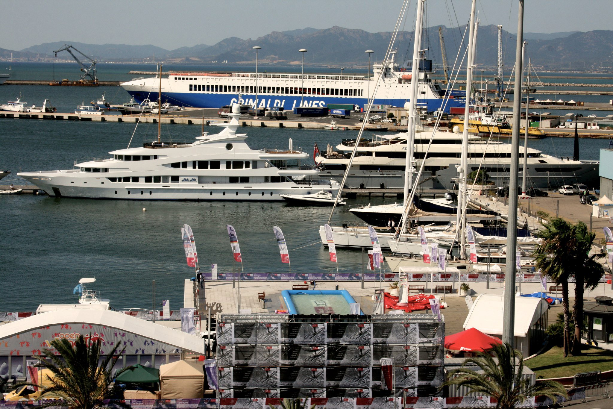 Yachthafen - Stromanschluss - Costa del Sud - Berth available for SuperYacht up to 90mt - Portus Karalis
