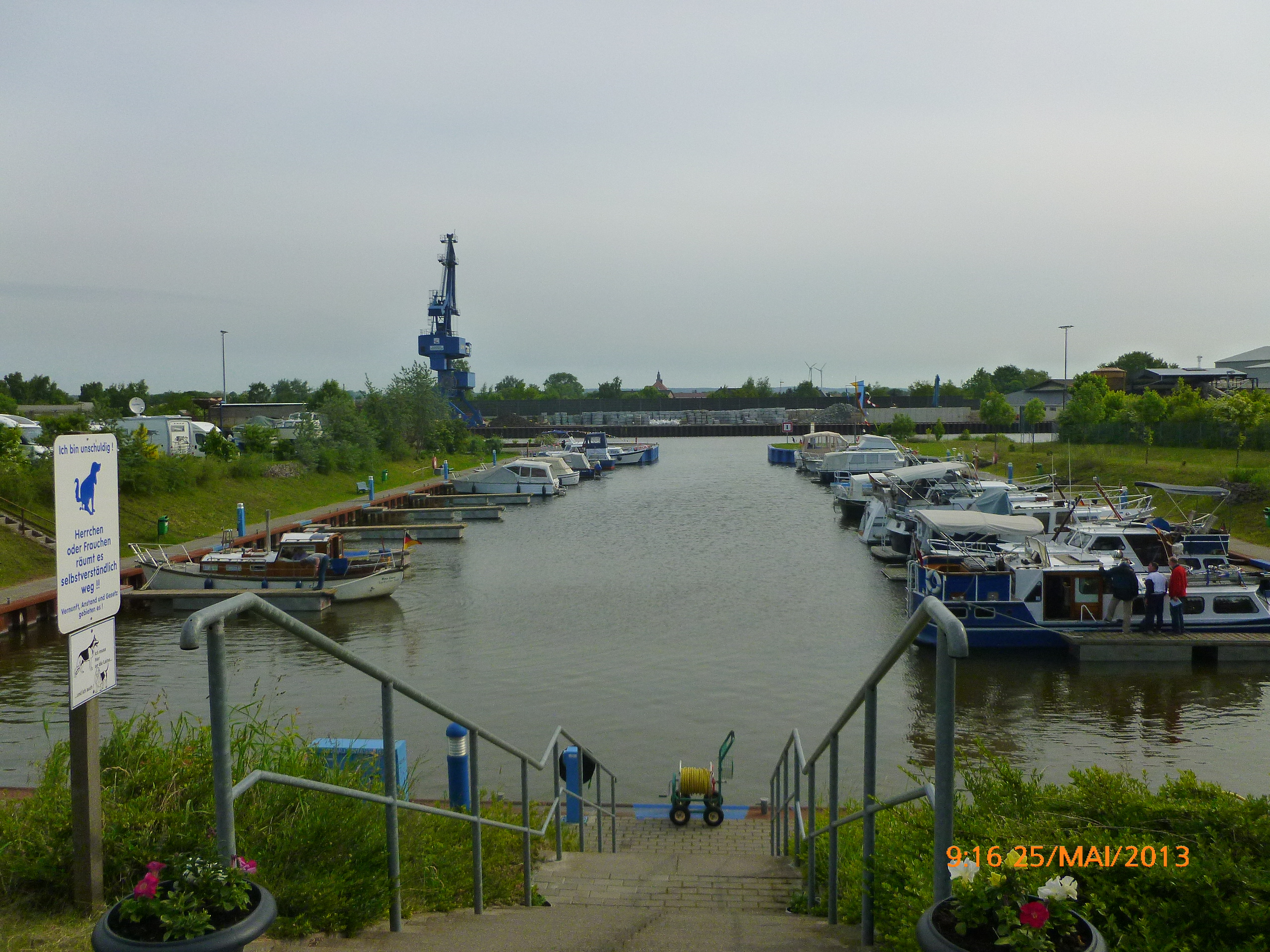 Marina: Sportboothafen-Haldensleben, von der Hafenterasse aus gesehen - Sportboothafen Haldensleben