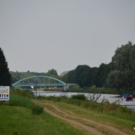 Yachthafen: Elbe Lübeck Kanal 37,5 km - Yachthafen Freizeitwelt Güster