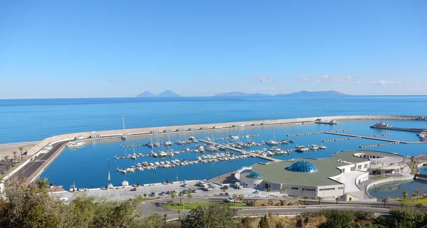 Yachthafen - Capo d' Orlando Marina, mit Blick auf die Aeolischen Inseln - Capo d' Orlando Marina