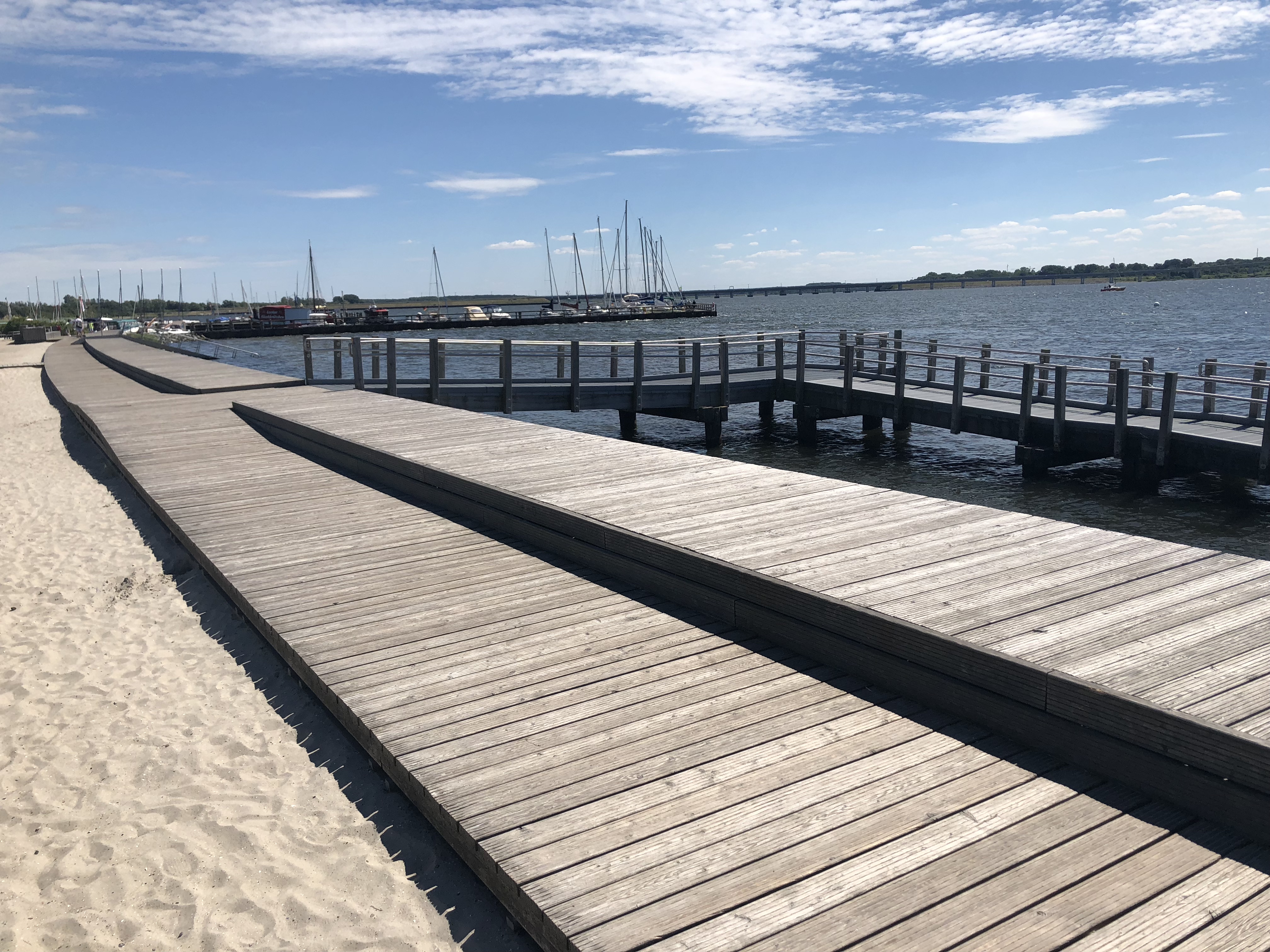 Marina: Barriere freier Strand - MARINA ALTEFÄHR