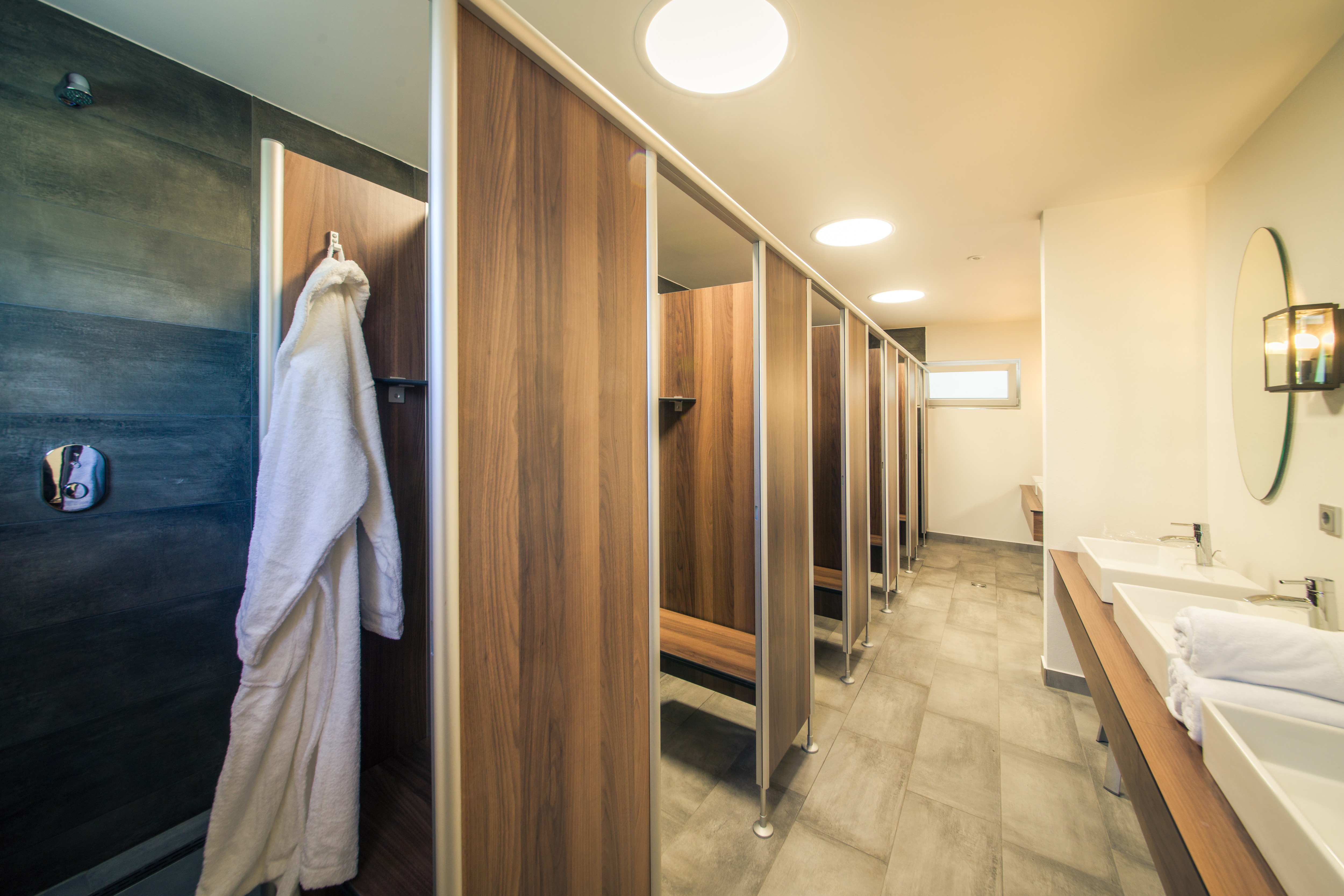 Yachthafen - Toiletten - Ostseeküste - Sanitärgebäude Krummin mit Duschen & WC´s & Fußbodenheizung - Naturhafen Krummin