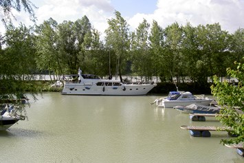 Marina: Sportboothafen Marbach