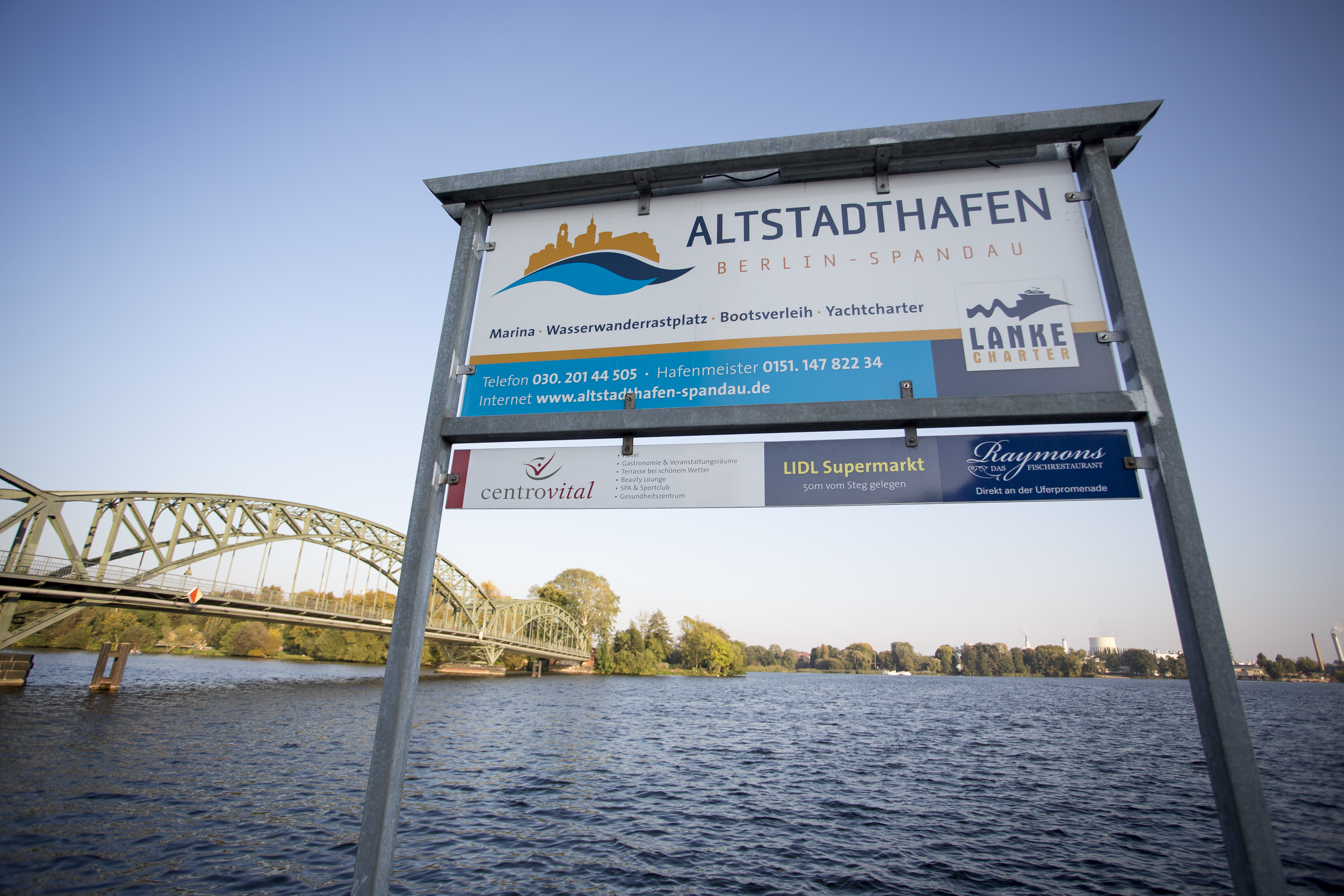 Yachthafen - am See - Hafentafel, die von See aus zu sehen ist! - Altstadthafen Berlin Spandau