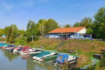 Marina: Hafen Sehnde, bis 8m LüA im Hafen, 1,30 Tiefgang - Motorboot-Club Sehnde e.V.