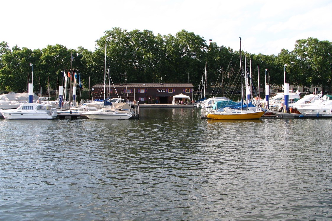 Marina: Das Bootshaus - Wiesbadener Yachtclub