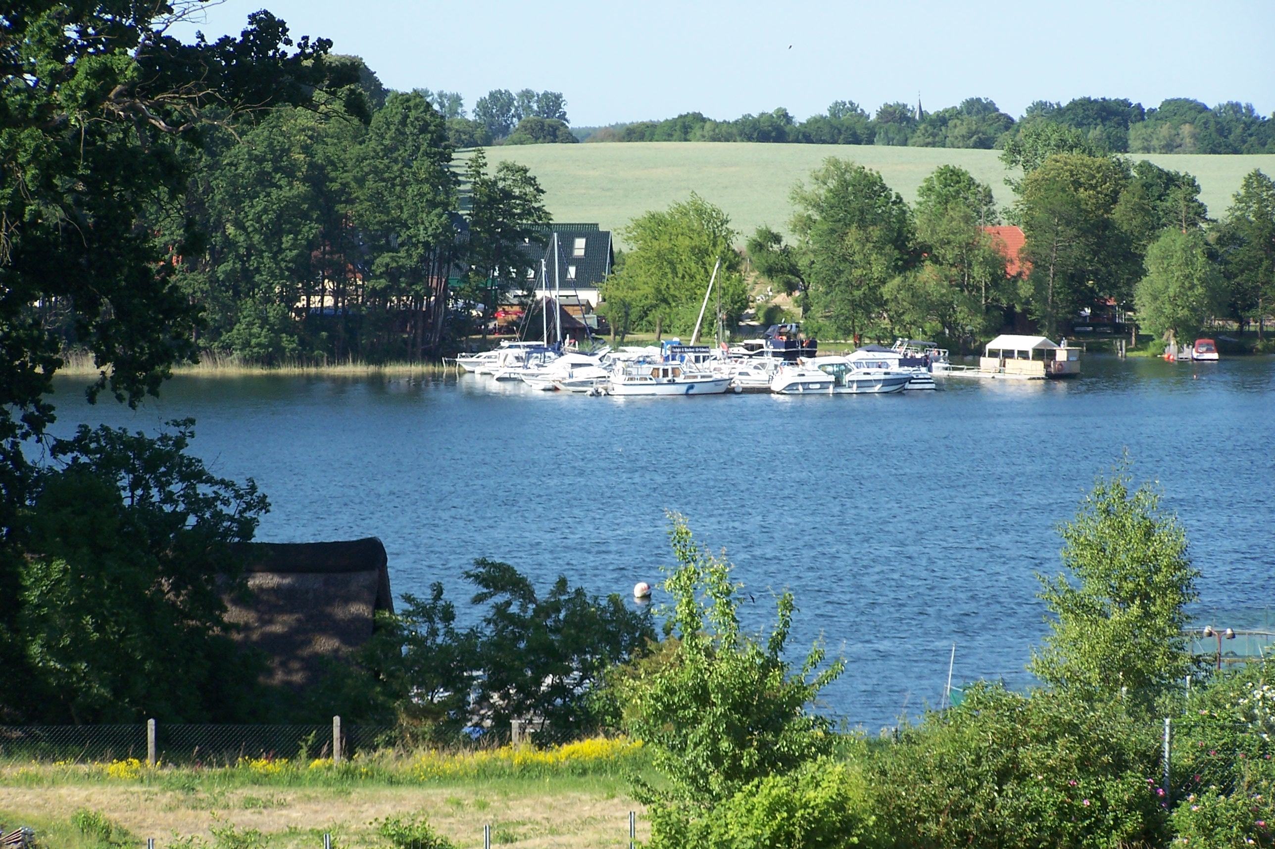 Yachthafen - Marina Fischerei Alt-Schwerin von der Insel Werder aus; - Fischerei Alt Schwerin