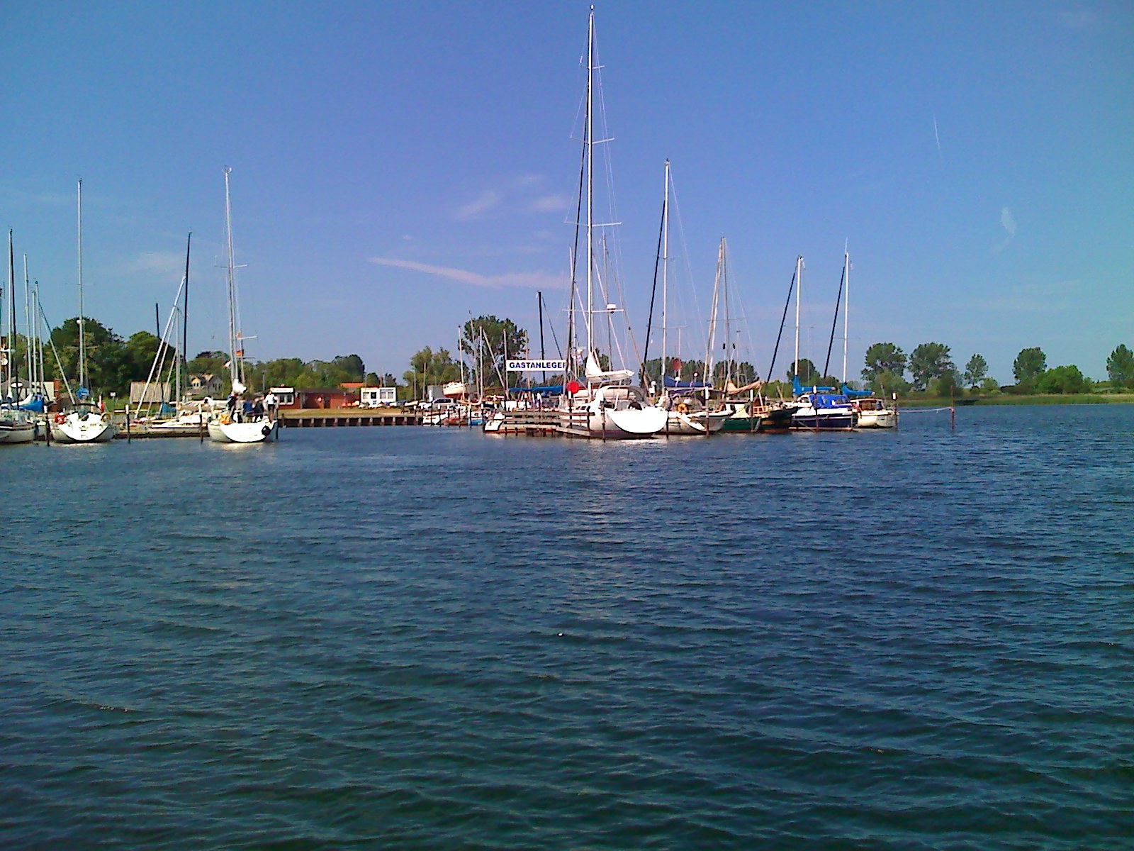 Yachthafen - Toiletten - Ostseeküste - Unsere Marina - links Schwimmsteg; rechts Feststeg - Segelclub Insel Poel e.V. - Kirchdorf