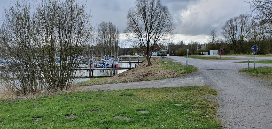 Marina: Parkplatz und Slipbahn - Marina Hooksiel