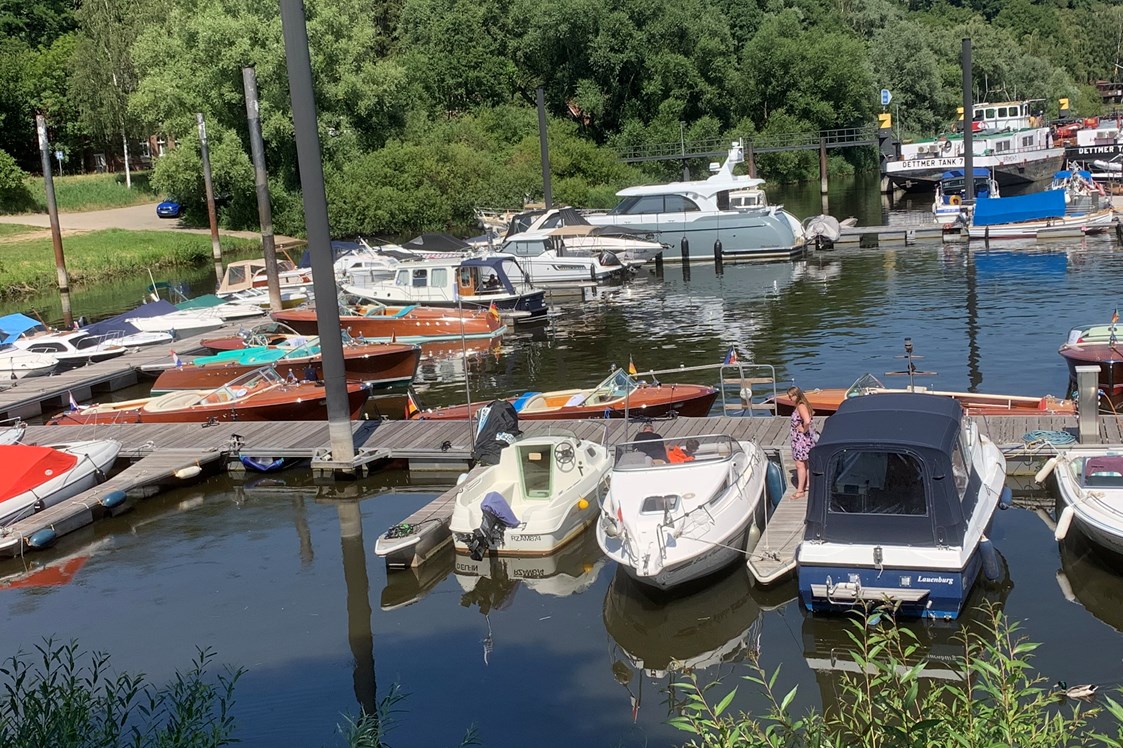 Yachthafen: Boote und Wohnmobile - Yachthafen Lauenburg