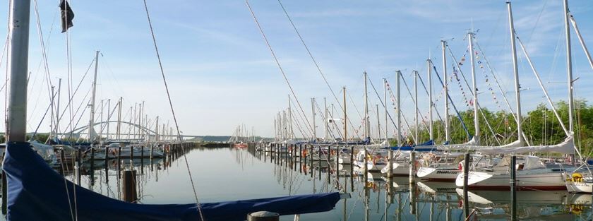 Yachthafen - am Meer - Homepage www.koch-sportboothafen.de - Großenbrode Fähre