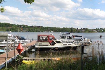 Marina: Blick auf den Zuiegelsee - Möllner Motorboot Club e.V. am Ziegelsee