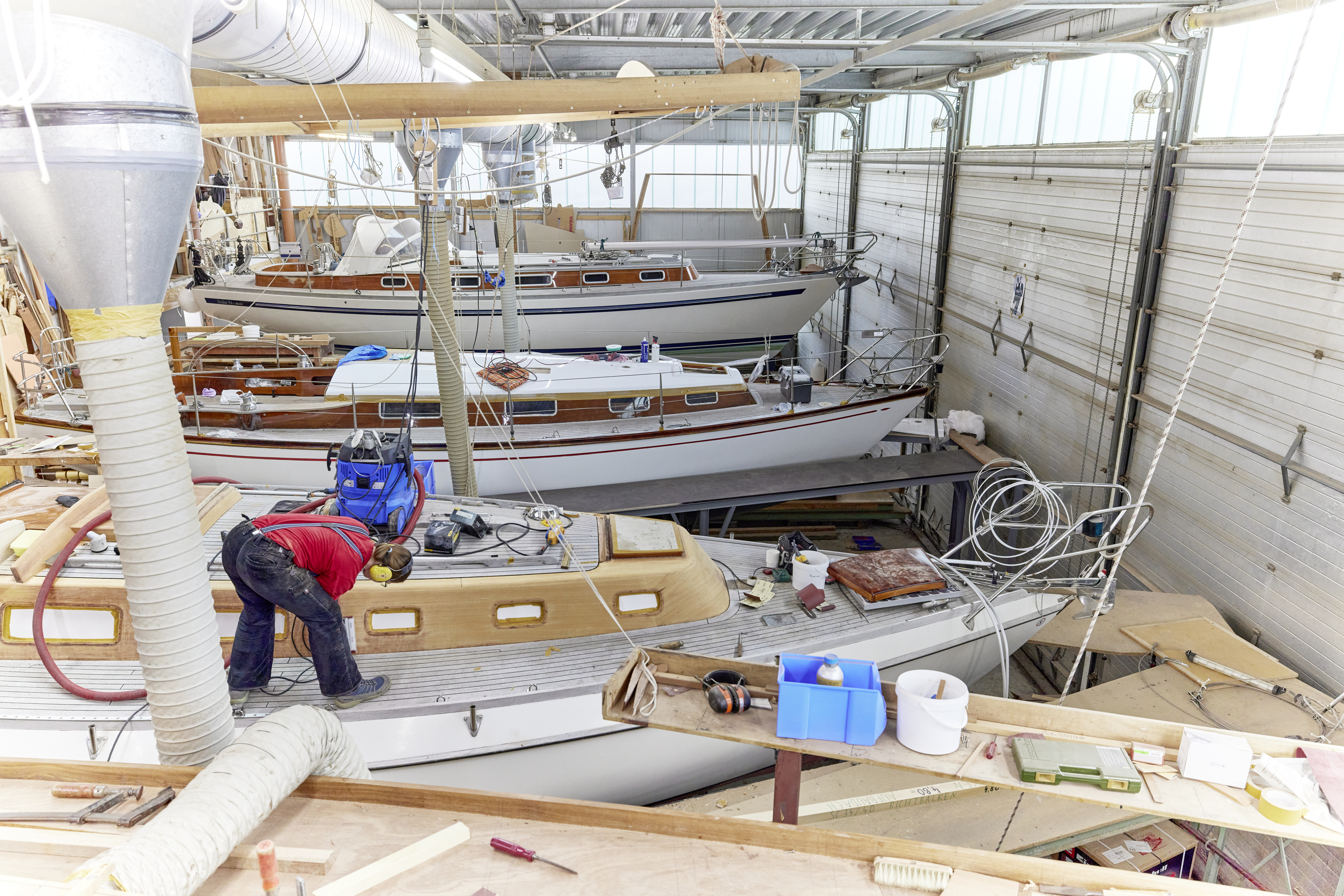 Marina: Scalar-Yachtbau Werkstatt - Bild Henningsen & Steckmest - Henningsen & Steckmest, Grauhöft