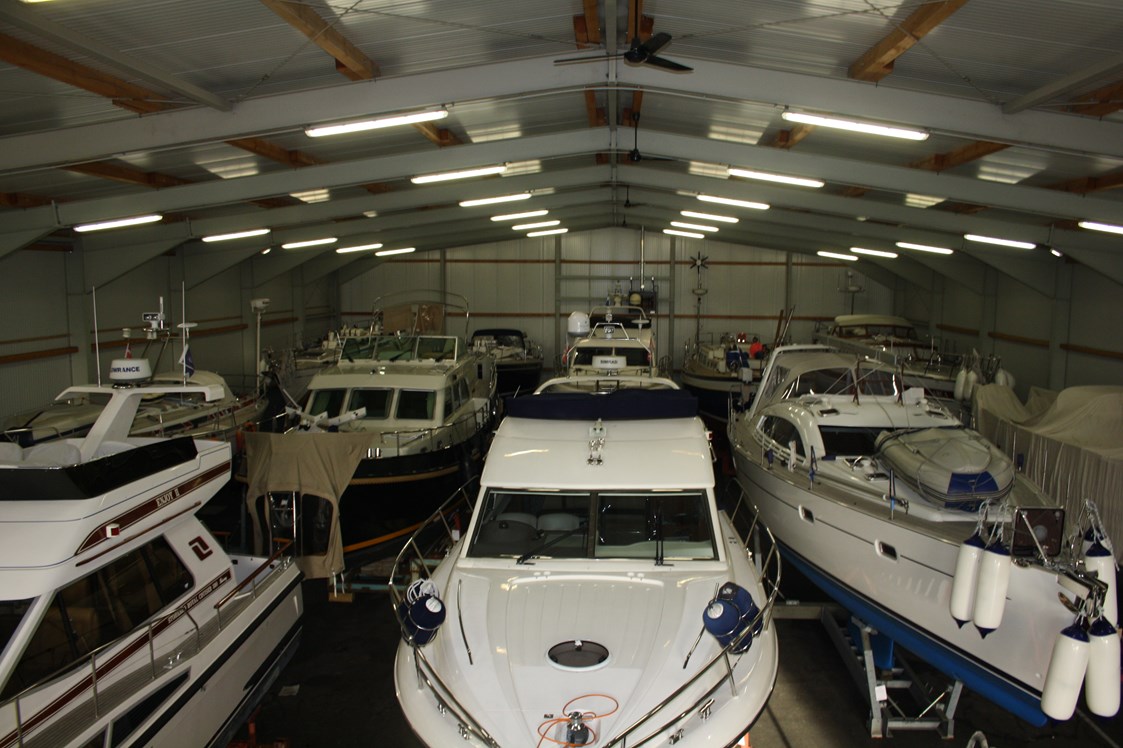 Marina: Temperierte Bootslagerhalle - Yachtservice Schreiber