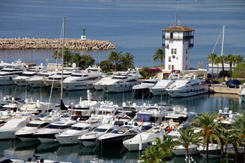 Marina: (c) http://www.puertoportals.com/ - Puerto Portals