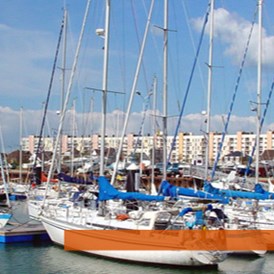 Marina: (c) http://www.calais-port.fr/ - Port de Calais