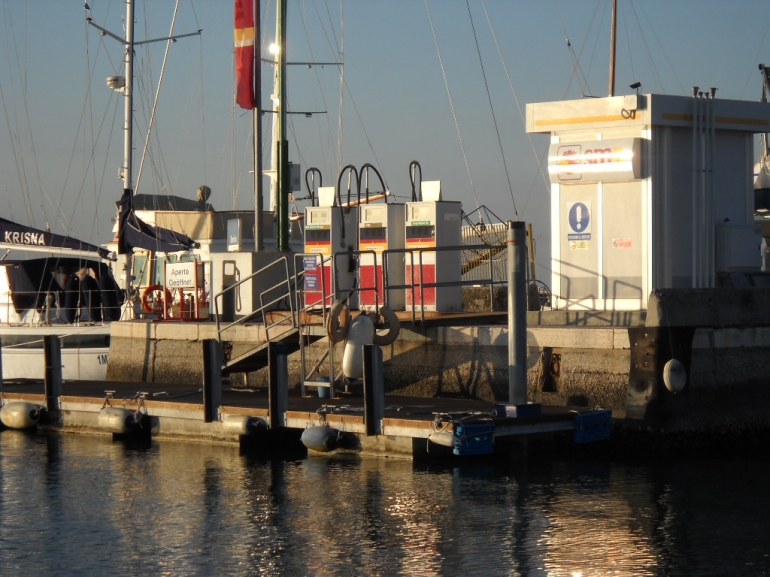 Yachthafen - Udine - petrol station - Tankstelle - Darsena San Marco