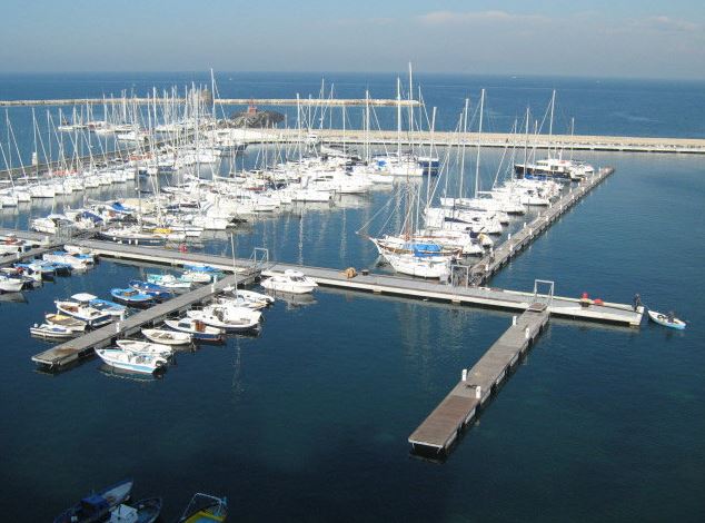 Yachthafen - Stromanschluss - Ischia - Homepage www.marinadiprocida.eu - Marina di Procida