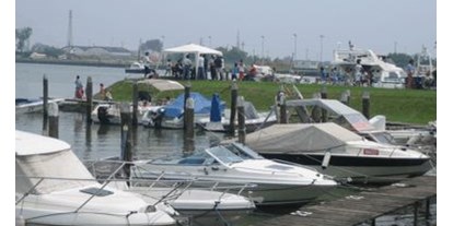 Yachthafen - am Fluss/Kanal - Bildquelle: www.marinadibrondolo.it - Marina di Brondolo