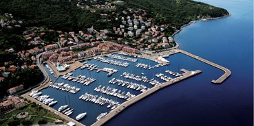 Yachthafen - Badestrand - Luftaufnahme 1 - Porto San Rocco Marina Resort S.r.l.