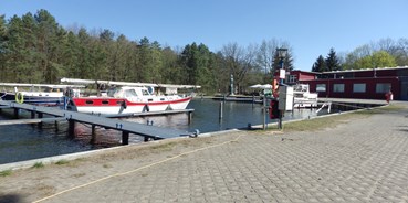 Yachthafen - Brandenburg Nord - Unser Yachthafen verfügt über Dauer- und Gastliegeplätze sowie Campingmöglichkeit für Zelt und Wohnmobil.  - Yachthafen Marienwerder