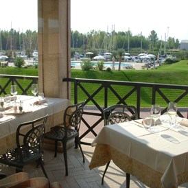 Marina: Restaurant Terrasse mit Blick aufs Pool - Marina Lepanto