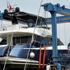 Marina: Werft - 70 t Travellift - Marina Lepanto