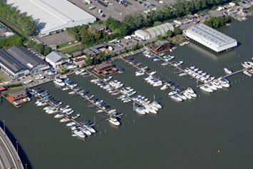 Marina: (c): www.hollandsport.nl - Holland Sport Boat Centre