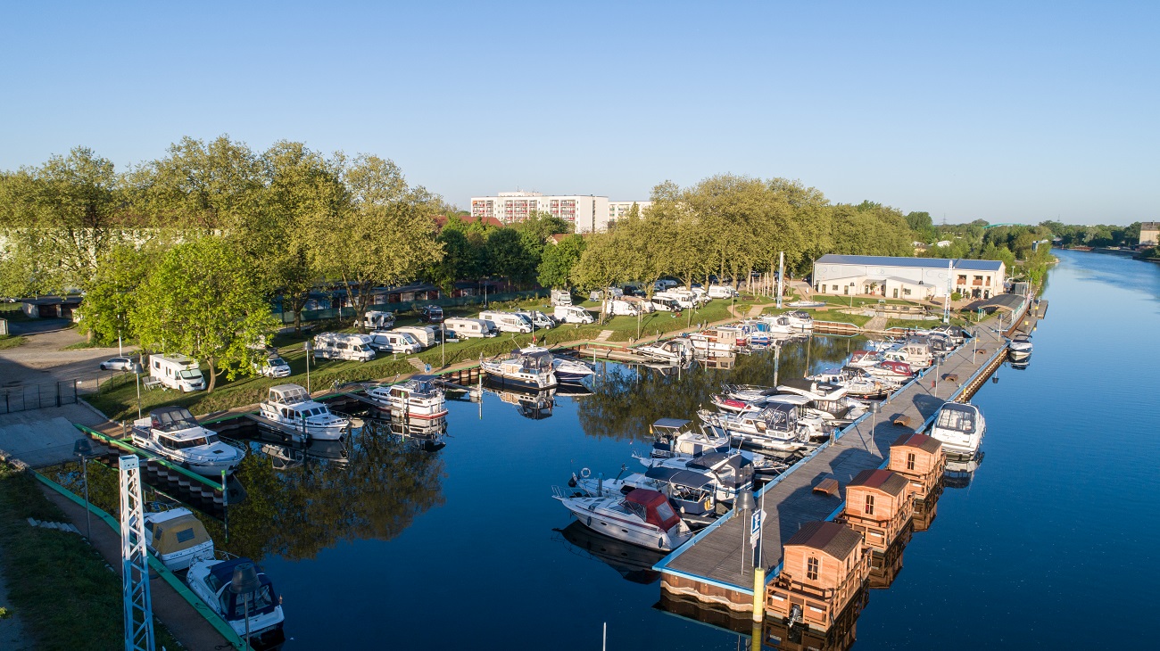 Yachthafen - Brandenburg - Drohnenaufnahme Hafenbecken - Stadtmarina Brandenburg