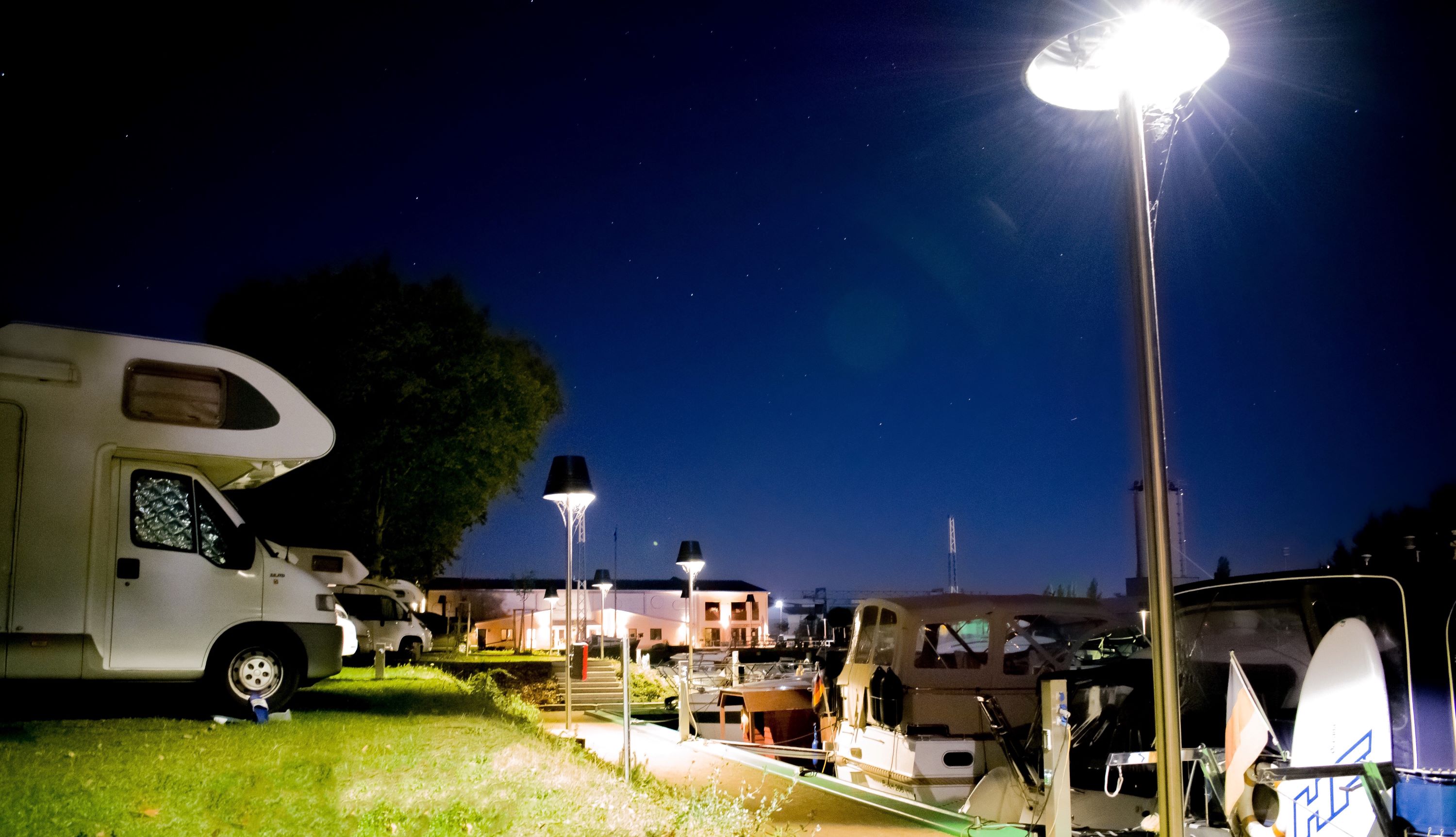 Yachthafen - Brandenburg - Die Stadtmarina bei Nacht - Stadtmarina Brandenburg