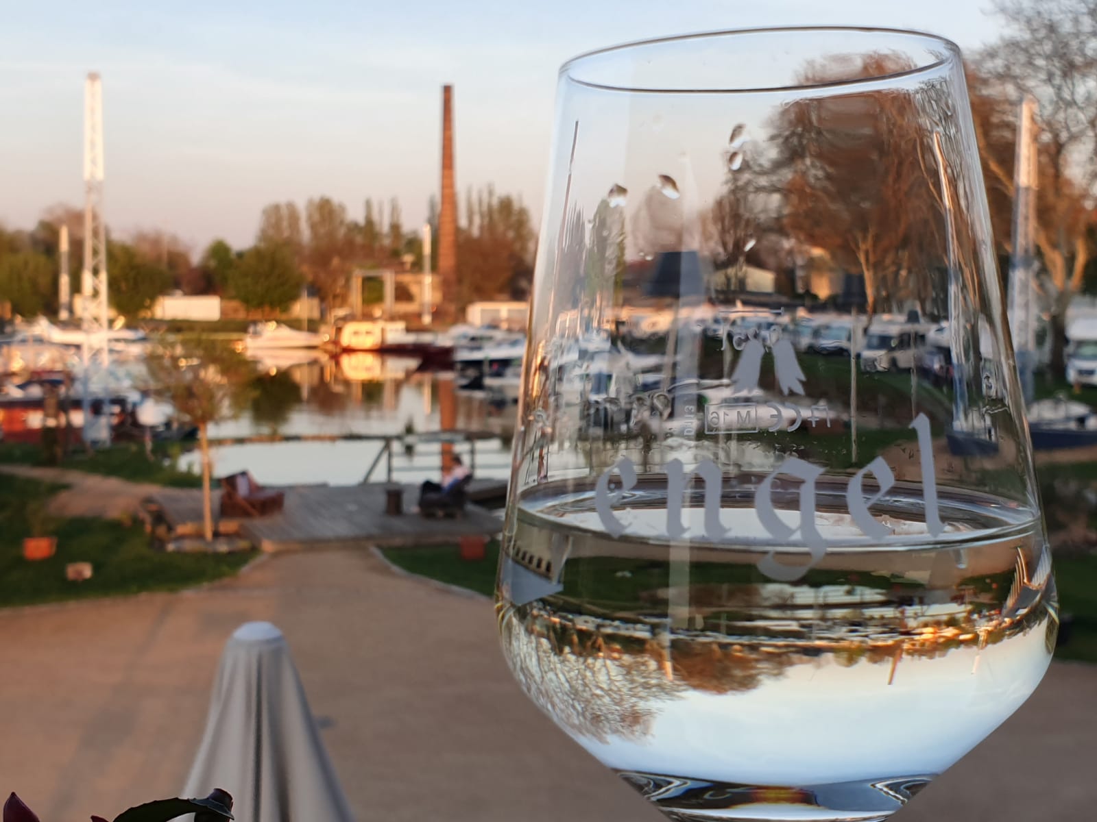 Marina: Sekt aus dem Angebot unserer Snackbar - Stadtmarina Brandenburg